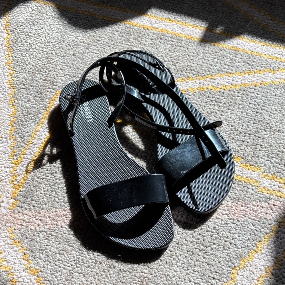 NWOT Old Navy Black Strappy Beach Sandals